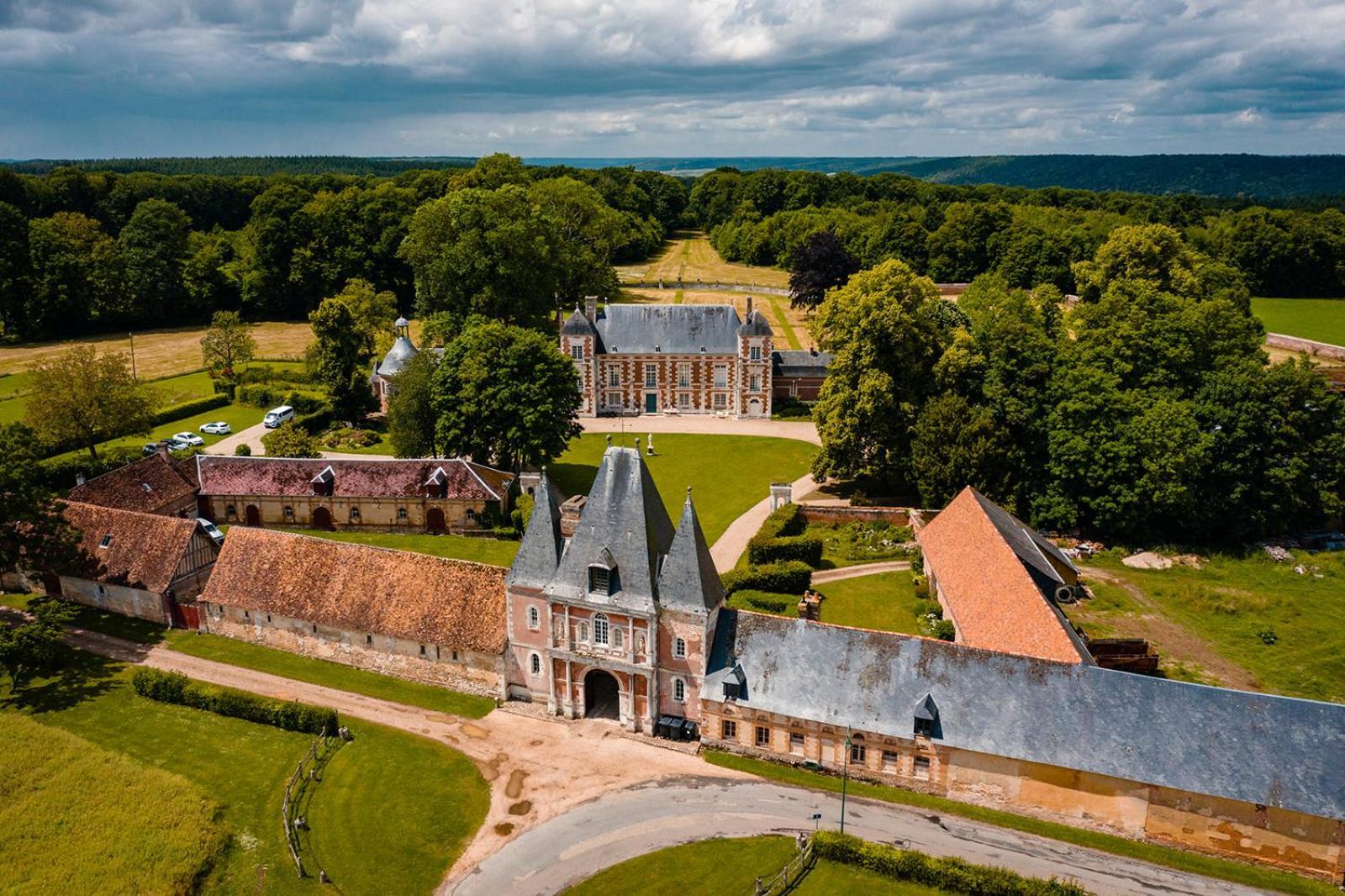 Le Chateau De Bonnemare - Bed And Breakfast Radepont Exteriör bild