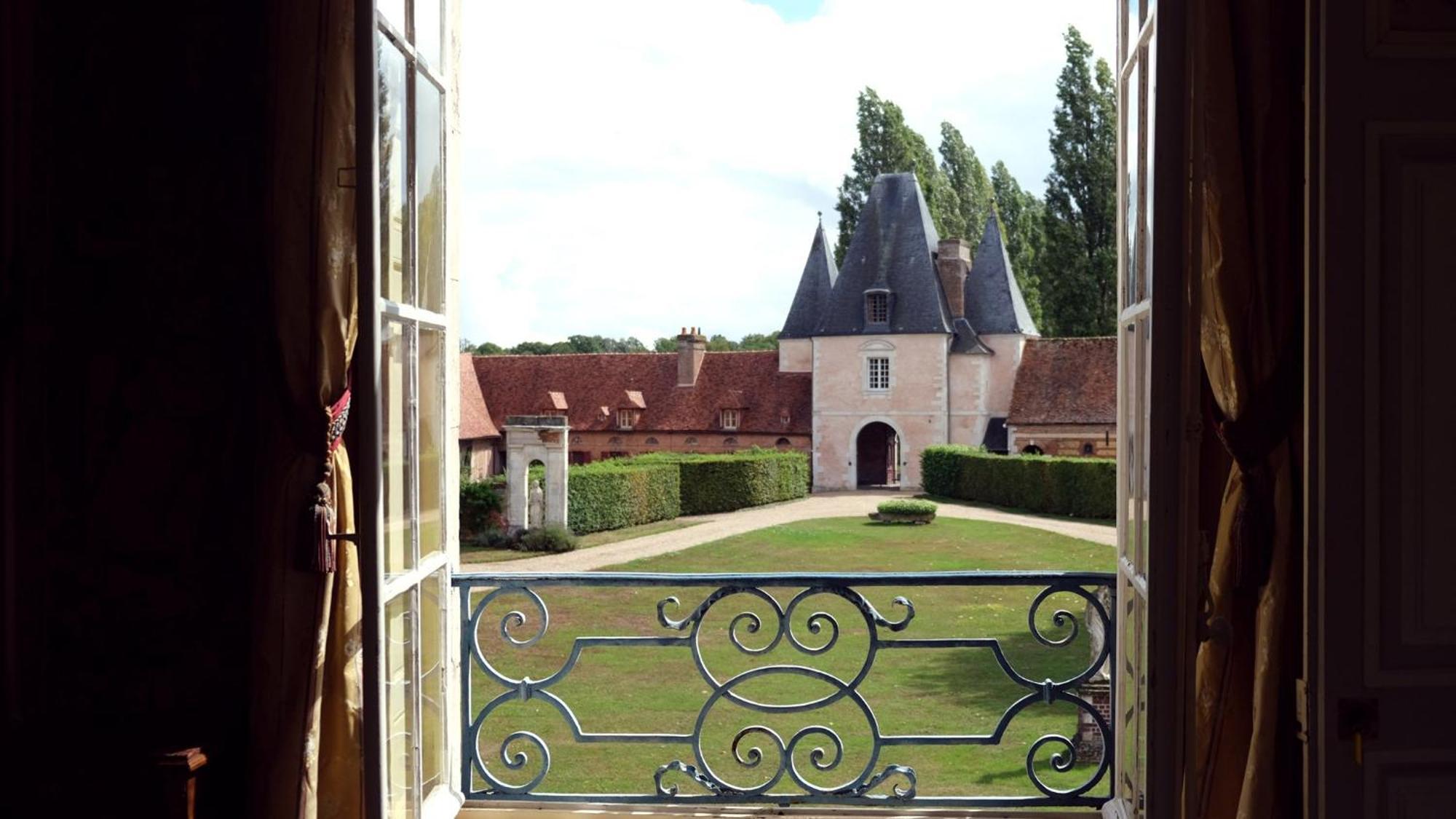 Le Chateau De Bonnemare - Bed And Breakfast Radepont Exteriör bild