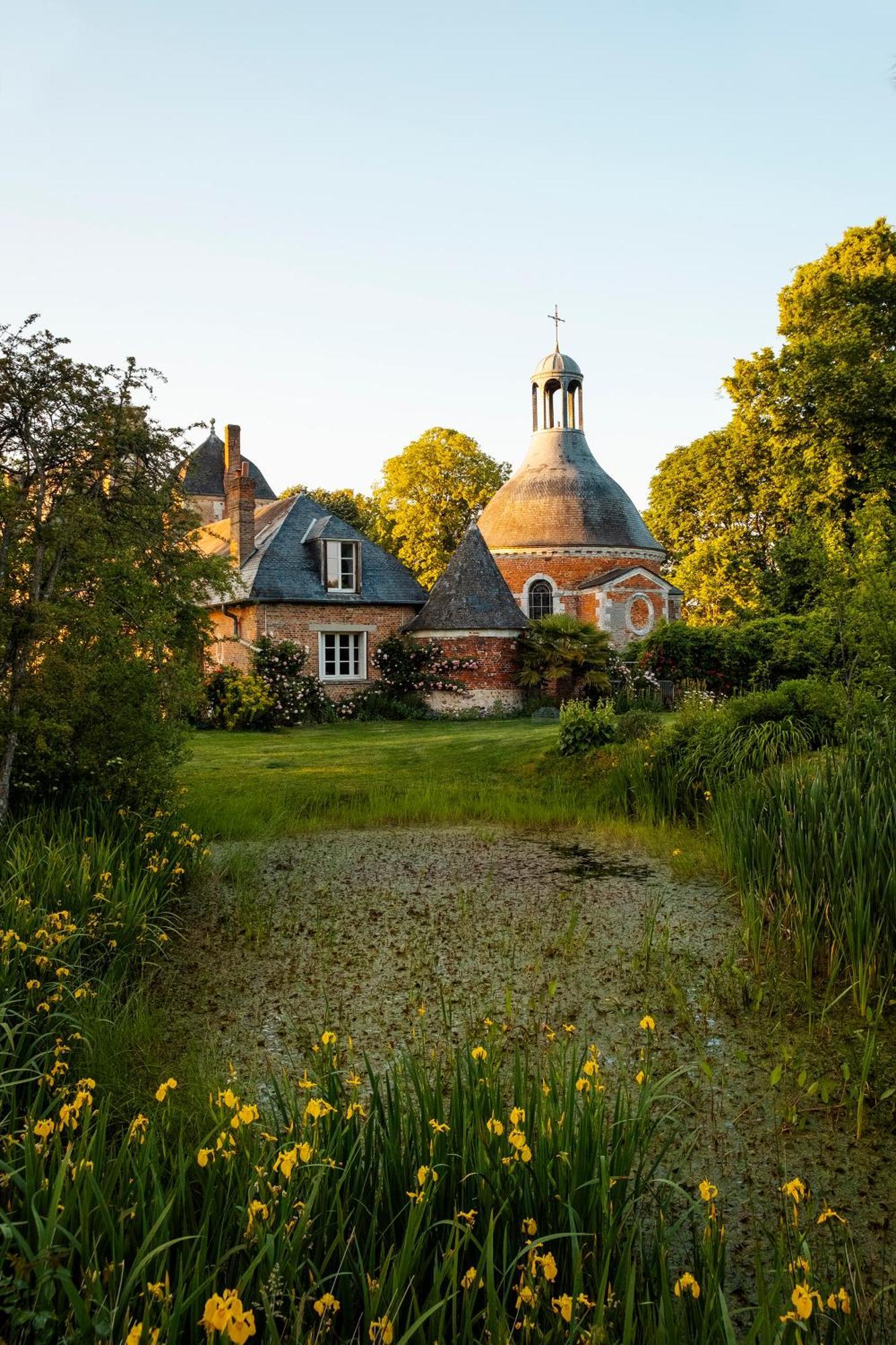 Le Chateau De Bonnemare - Bed And Breakfast Radepont Exteriör bild
