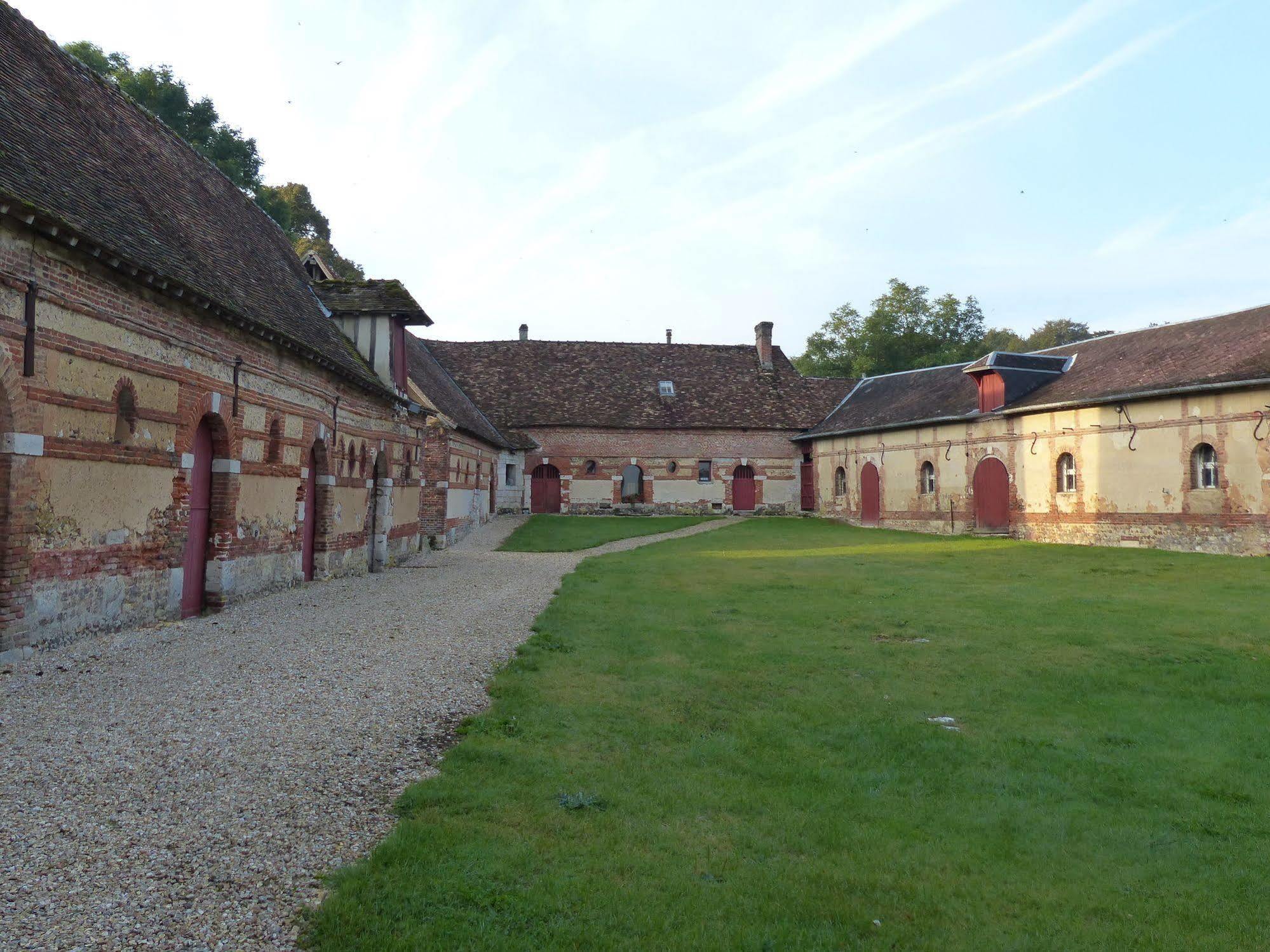 Le Chateau De Bonnemare - Bed And Breakfast Radepont Exteriör bild